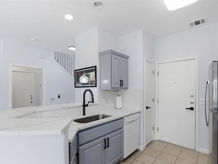 7510 Lazy Creek Dr #A — Photo 5