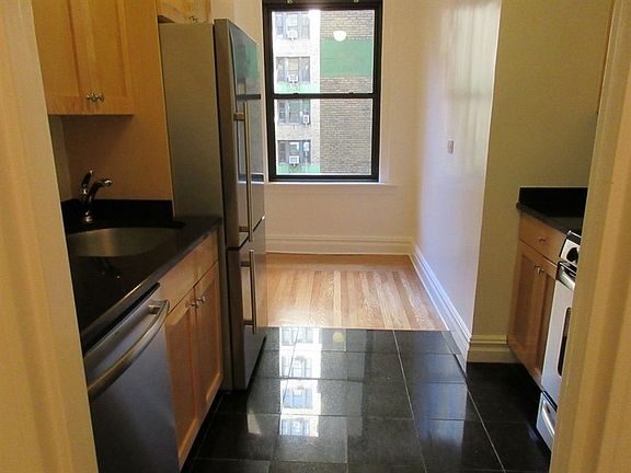 2nd image of 210 E 68th St APT 4A