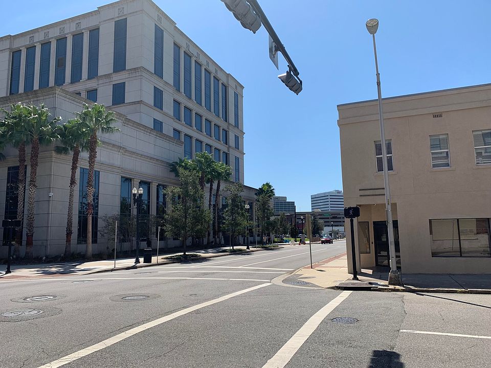 1st image of 326 Broad St