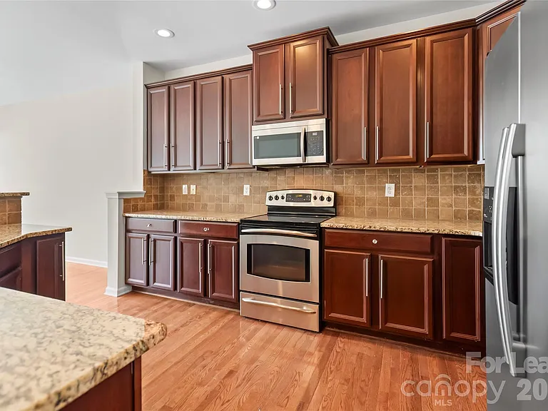 417 Armour St — Photo 12