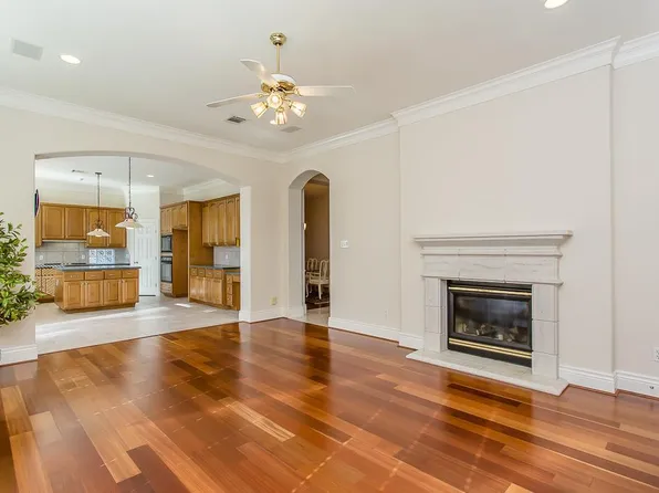 5807 Stratford Gardens Dr, Sugar Land, TX 77479