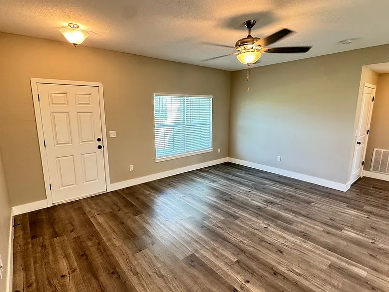 8833 Hampshire Dr — Photo 5