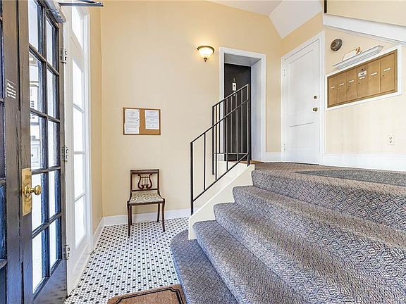 3rd image of 2421 Rosewood Ave APT 1