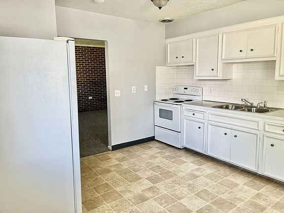 3rd image of 15259 Lincoln Way W