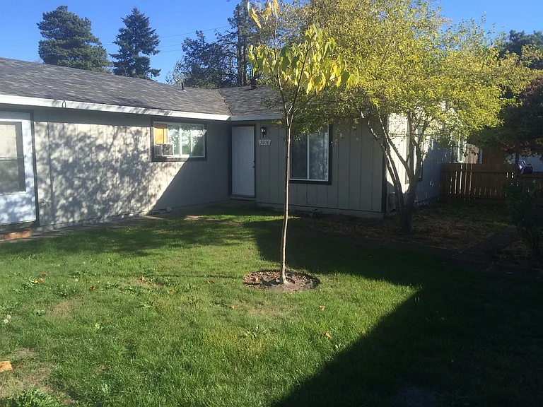 3050 Brittany Dr — Photo 3
