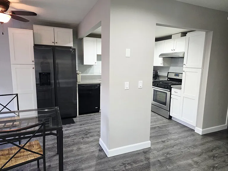 4868 Embassy Cir — Photo 5