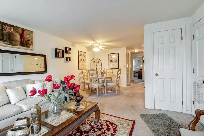 Beechwood Manor Apartments — Photo 4