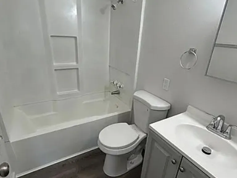 811 Saint Monica Dr — Photo 5