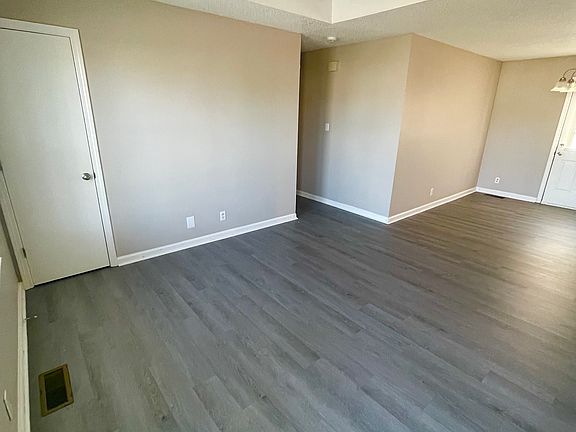 3rd image of 938 Van Buren Ave