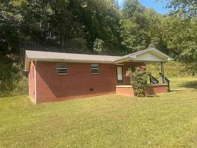 17 Clinton Ln — Photo 1
