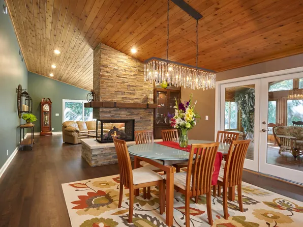 145 Spring Valley Dr, Bloomington, MN 55420