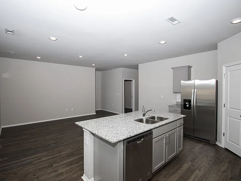 606 Comanche Dr — Photo 8