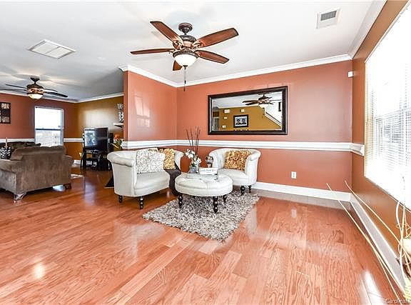 4th image of 8140 Rosberg Ln