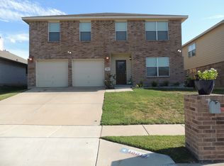 10017 Blue Bell Dr, Fort Worth, TX 76108