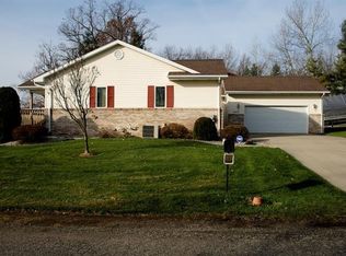 14607 Brookhurst Dr, Cement City, MI 49233