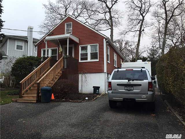 2nd image of 4 Saint James Dr