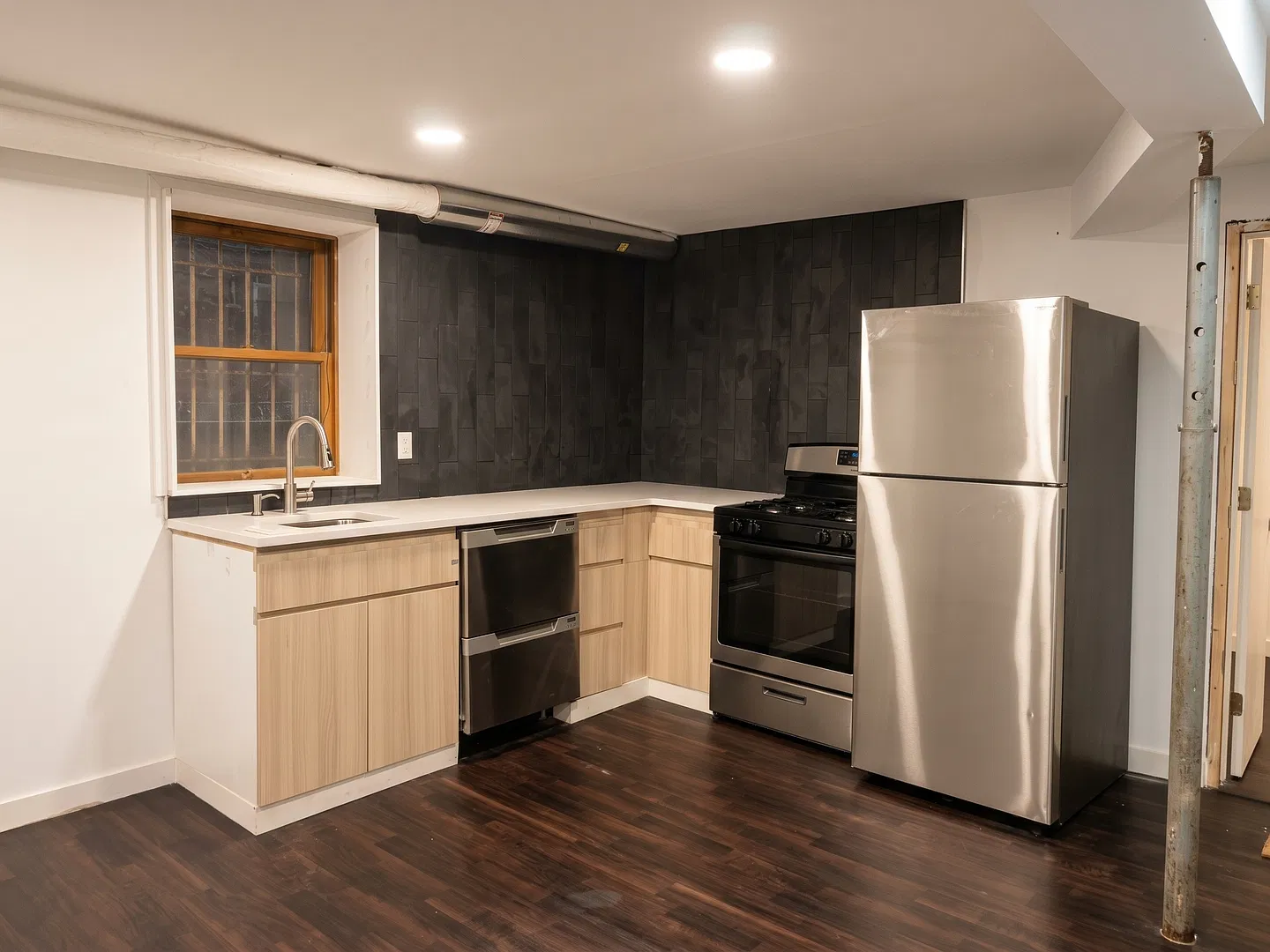 1 bed, $1,300 — Photo 2