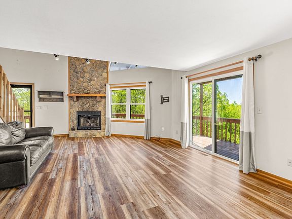 5th image of 378 Rainbow Mountain Dr