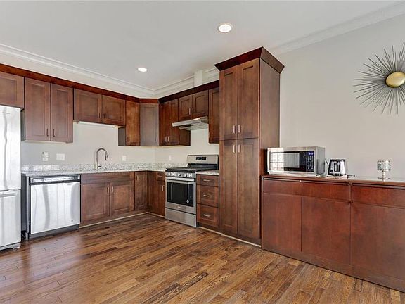 5th image of 15868 Valley View Dr