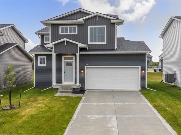 16604 Oakwood Dr, Urbandale, IA 50323