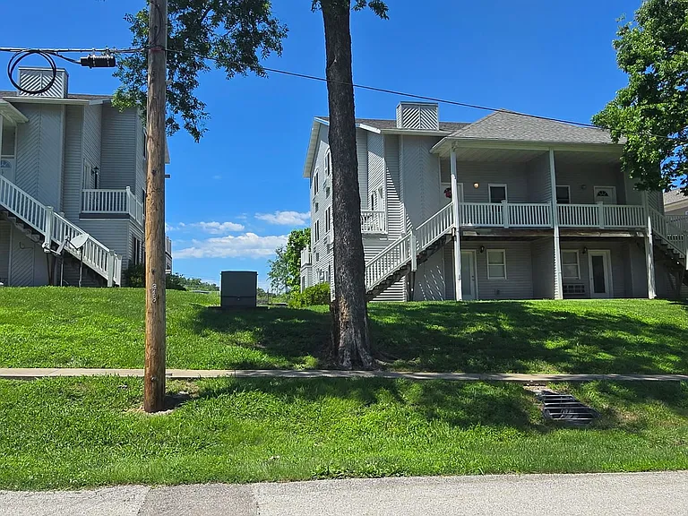 316 E Davis St #C — Photo 25