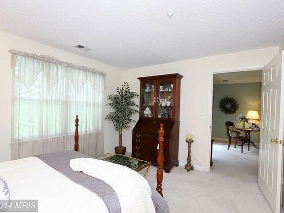 5th image of 10022 Vanderbilt Cir APT 4-13