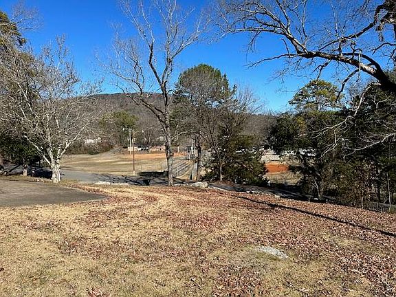 5th image of 610 Contour Ave