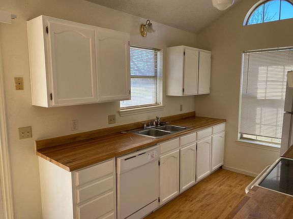 4th image of 2506 Marlin Dr