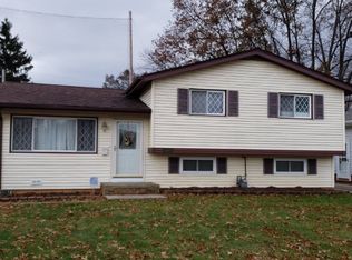 30864 Roosevelt Rd, Wickliffe, OH 44092