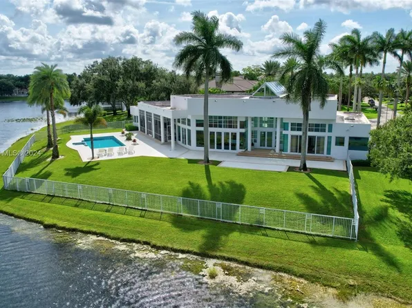 2940 Surrey Ln, Fort Lauderdale, FL 33331