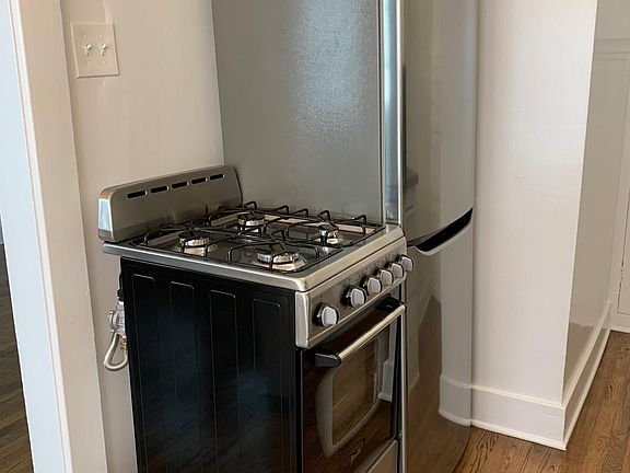 2nd image of 1642 Lyman Pl #103