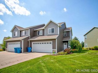 11887 Quincy Meadow Dr, Holland, MI 49424