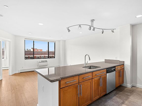 2nd image of 467 W 163rd St APT 5