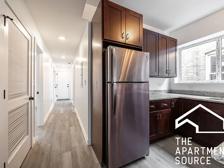 1014 N Hamlin Ave #2 — Photo 3