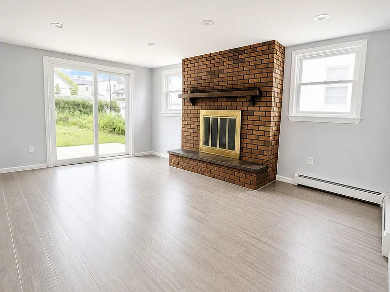 324 Buckingham Rd — Photo 13