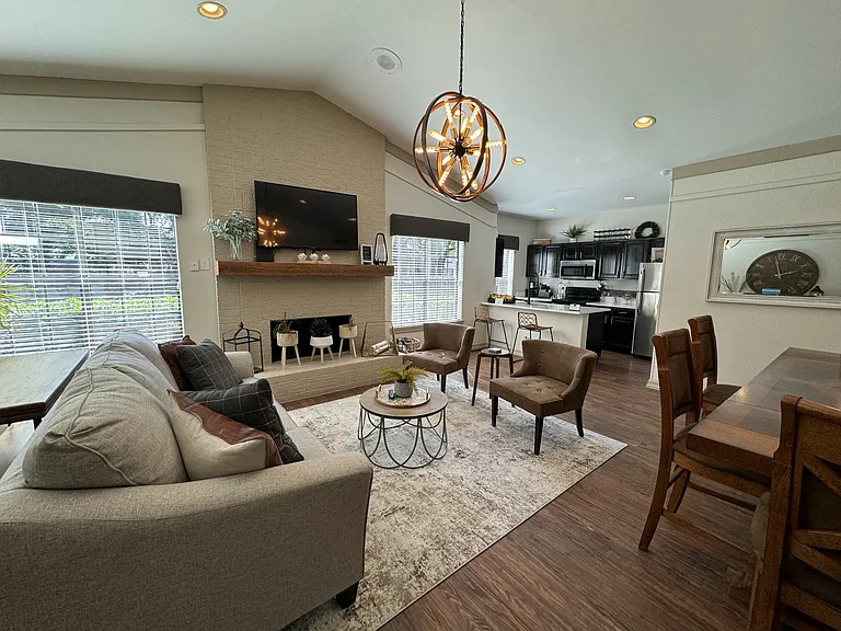 Walnut Creek Apartments — Photo 9