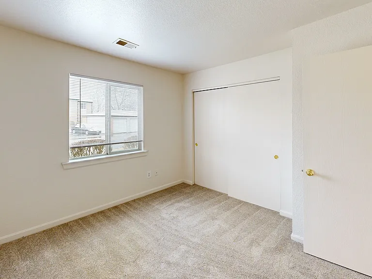 Lyons Gate Apartments — Photo 30