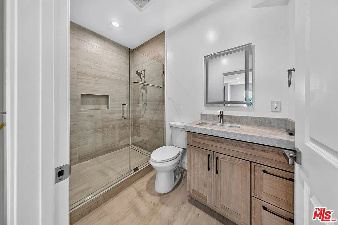 2 bed, 2.0 bath, 889 sqft, $2,950 — Photo 3