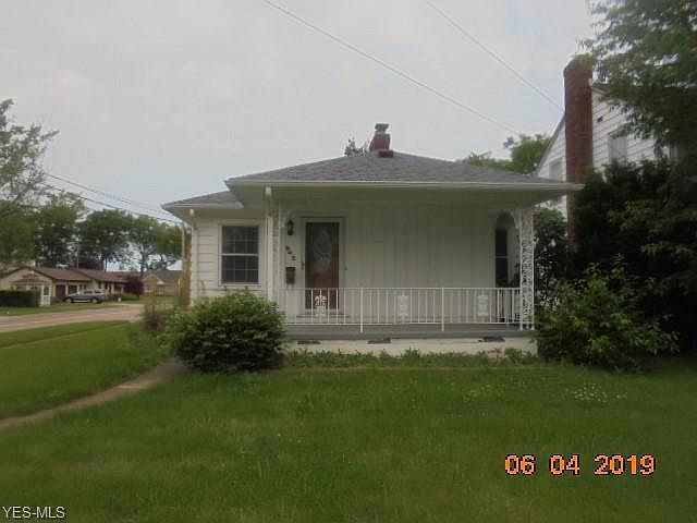 1st image of 942 W 29th St