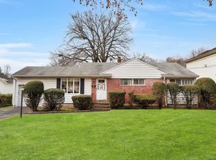 215 Valley Rd, River Edge, NJ 07661