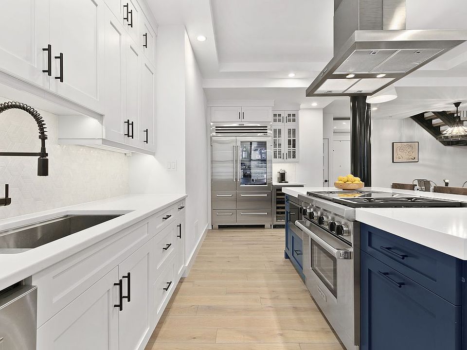 1st image of 260 West Broadway