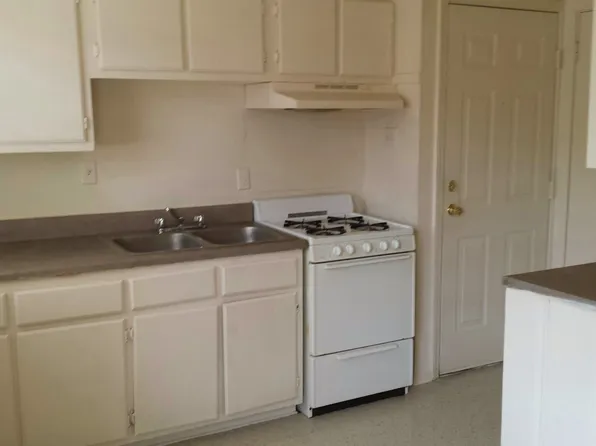 Graceland Square - Courtyard - 1299-3, 1299 E Raines Rd, Memphis, TN 38116