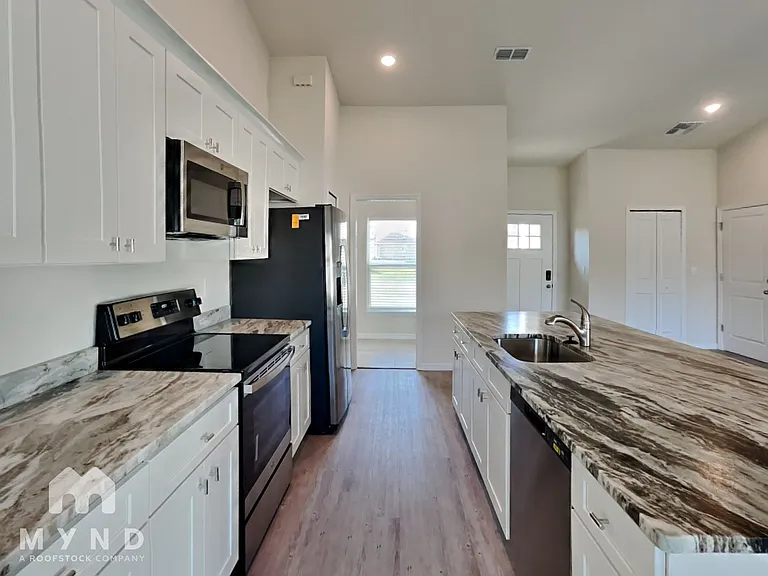 2194 Brancusi Ave — Photo 2