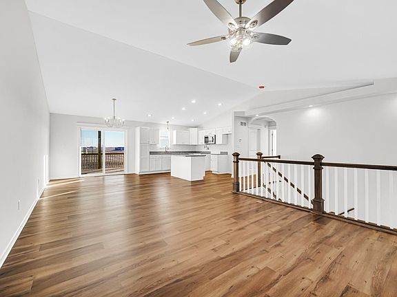 5th image of 3803 Bleacher Ave