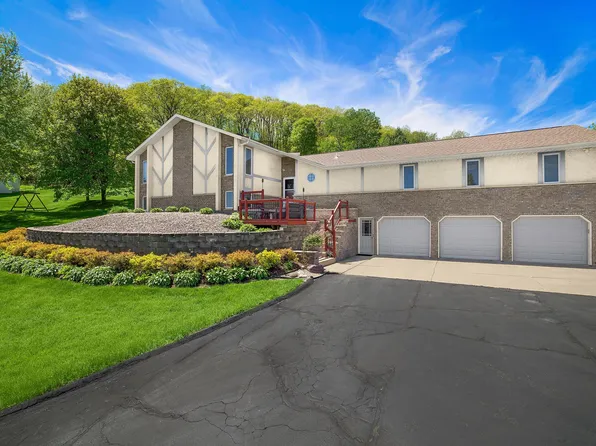 739 N 4th St, La Crescent, MN 55947