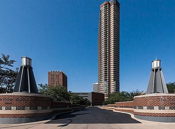 2nd image of 3660 N Lake Shore Dr APT 807
