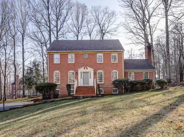 628 Lake Vista Dr, Forest, VA 24551