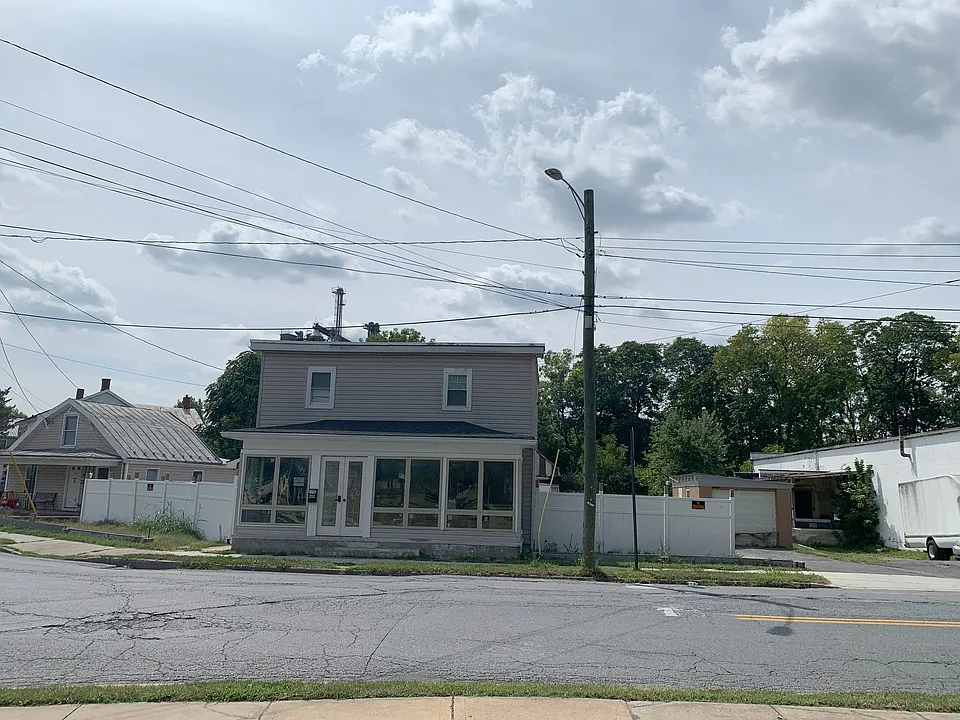 800 E South St