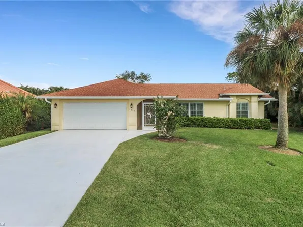 1030 Moon Lake DR, NAPLES, FL 34104