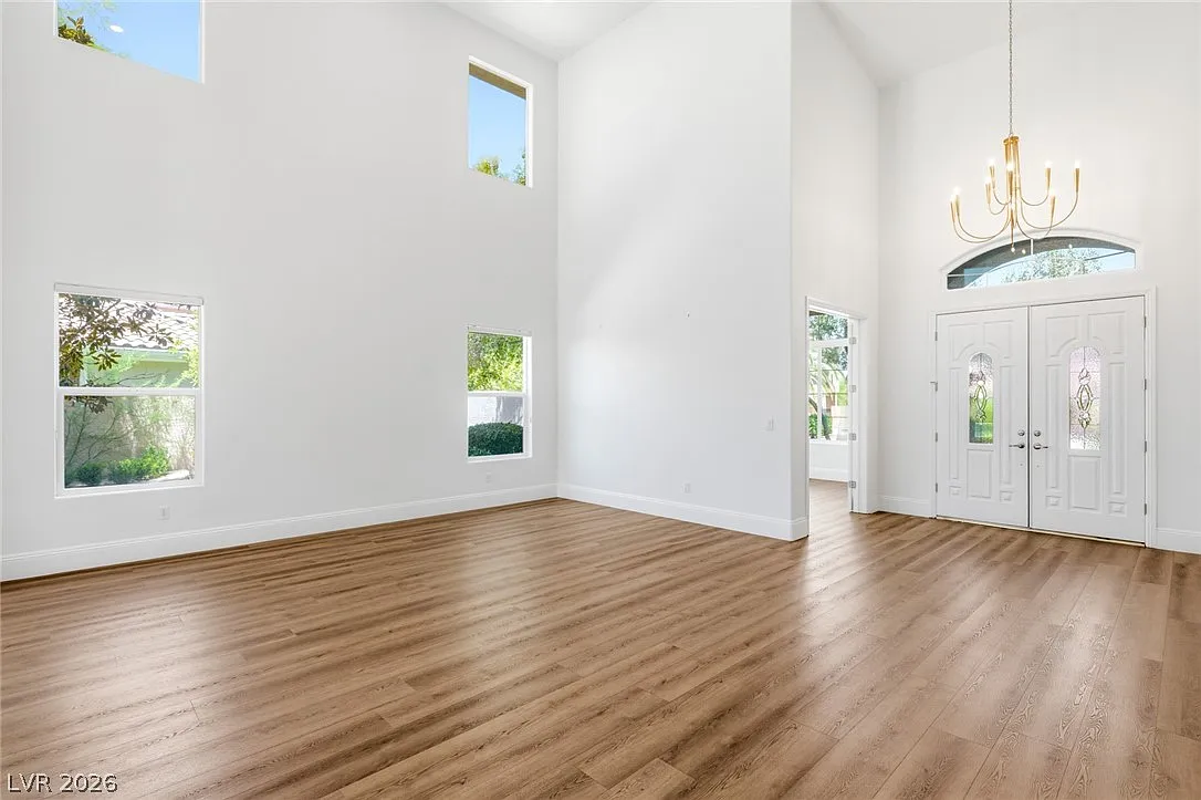 4 bed, 4.5 bath, 4492 sqft, $9,500 — Photo 4